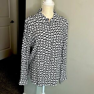 NWOT- black and white modern button-down blouse